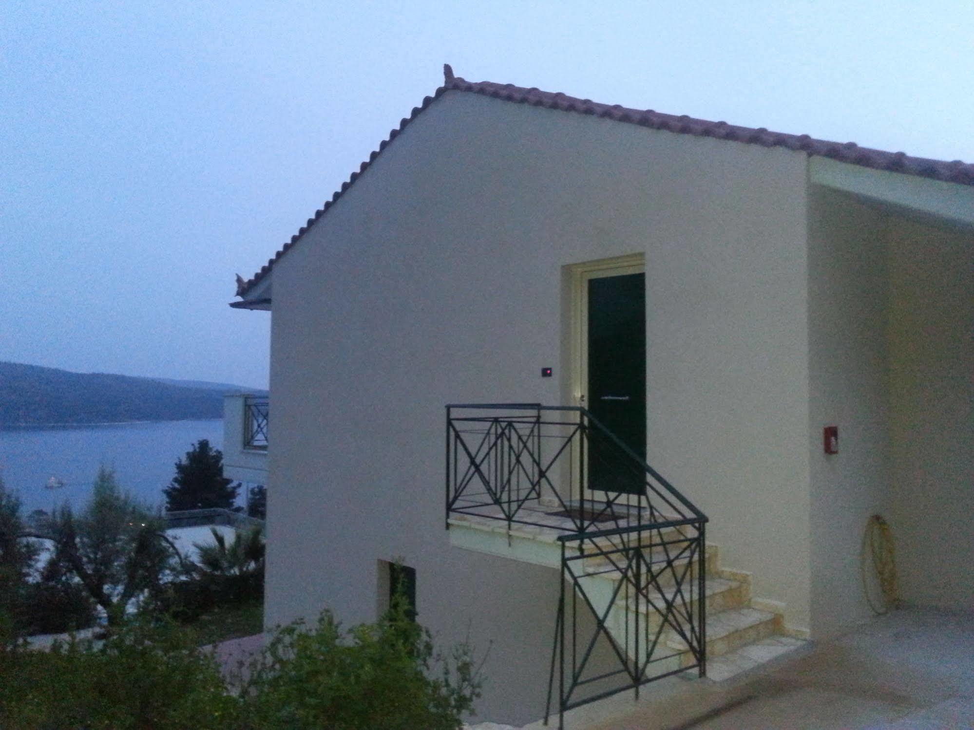 Giannis Village Resort Astakos Exterior photo